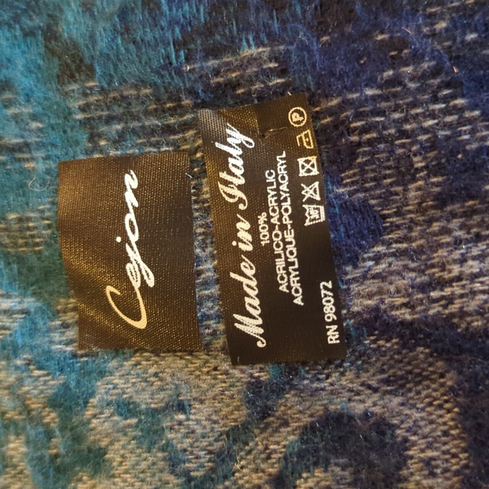 Sold as a set. Ralph Lauren Gray gloves and  Cejon Blue Ombre Paisley Scarf - Picture 5 of 8